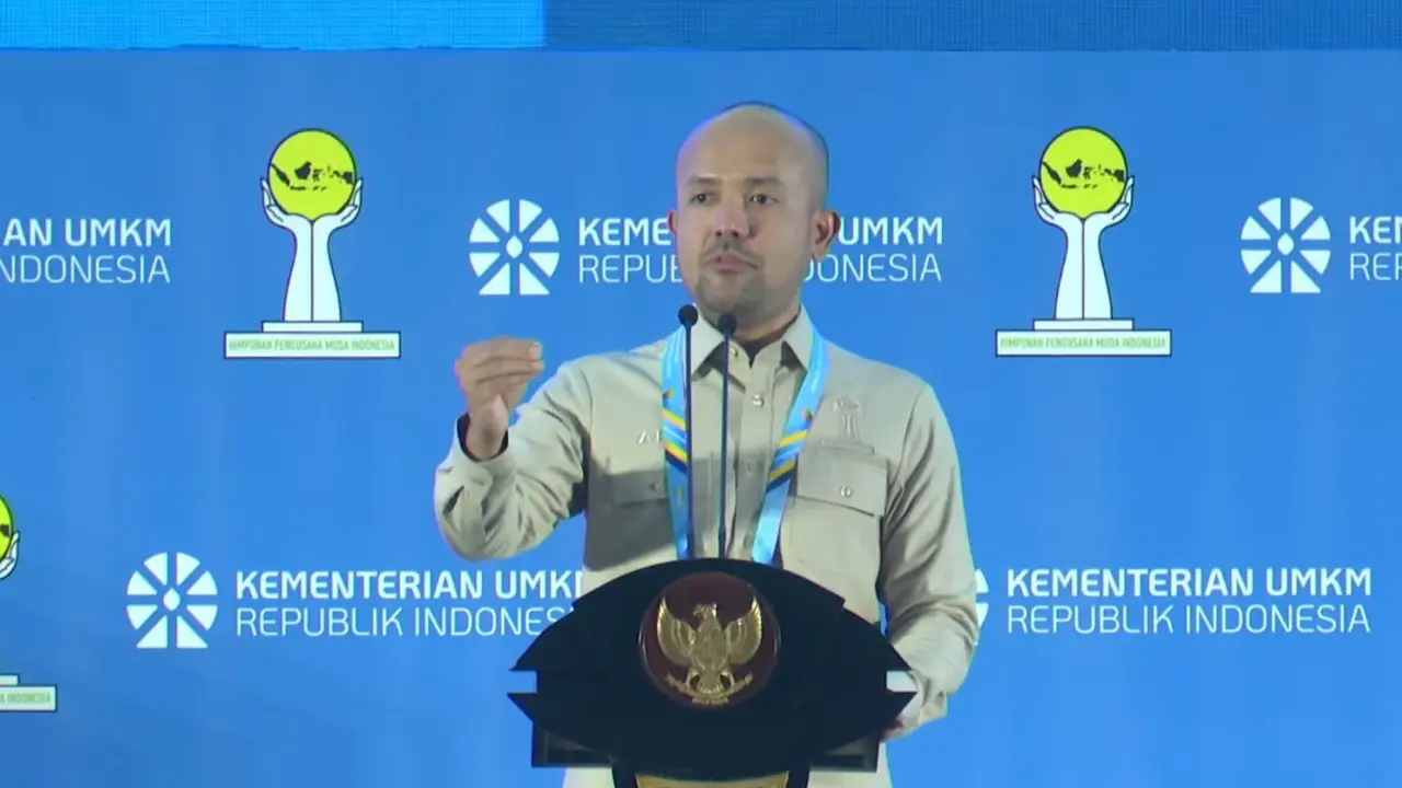 Ketua Umum BPP HIPMI, Akbar Himawan Buchari  dalam Peringatan Hari Kewirausahaan Nasional, di Gedung SMESCO, Jakarta
