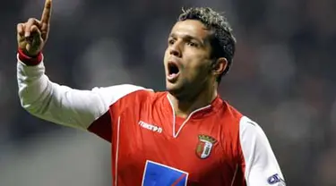 Selebrasi gol striker SC Braga asal Brazil, Matheus Nascimento, ke gawang Arsenal di penyisihan Grup H Liga Champions di Municipal Stadium, 23 November 2010. Braga unggul 2-0. AFP PHOTO / MIGUEL RIOPA 