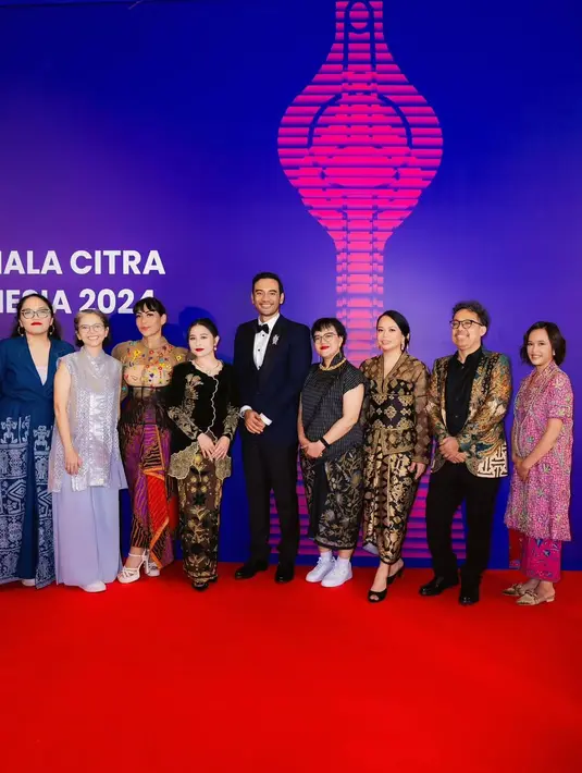 Perannya ini menjadi momen bersejarah, menunjukkan kemampuan manajerialnya di salah satu ajang penghargaan film terbesar di Indonesia.  [@prillylatuconsina96].