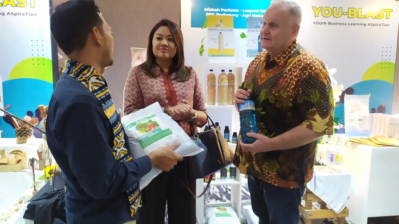 50 pemuda dari Surabaya dan Sidoarjo berhasil mengembangkan usaha hingga menghasilkan omzet Rp 3,23 miliar pada program YOU BLAST. (Istimewa)
