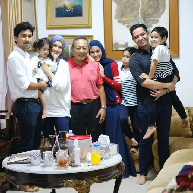Beda Keyakinan , Ini 5 Potret Alyssa Soebandono dan Sang Kakak Bukaa Puasa Bersama