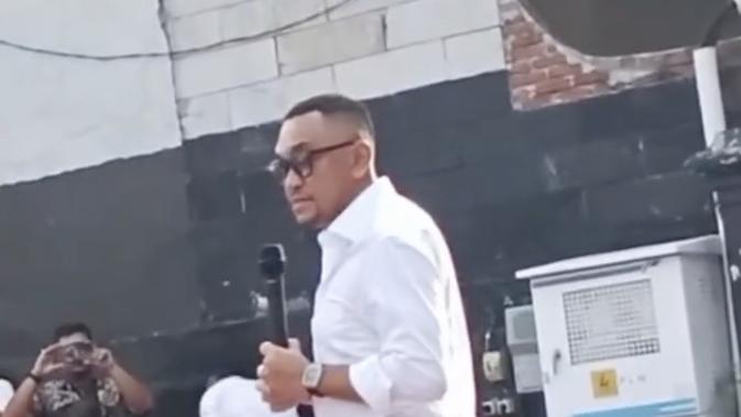 Viral Cerita Sahroni Terjebak dalam Rumah yang Dijarah Massa Seperti di Film: Sembunyi di Plafon Enggak Kuat, Saya Jatuh