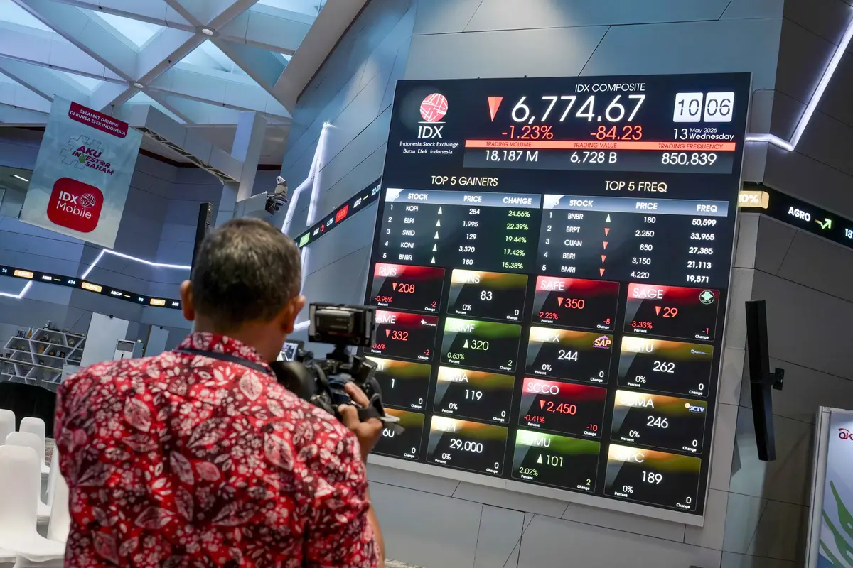 Sesi Pertama Perdagangan, IHSG Ditutup Melemah ke Level 6.734