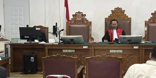 Sidang Ade Kuswara dan Roy Suryo Ditunda Imbas Erupsi Anak Krakatau