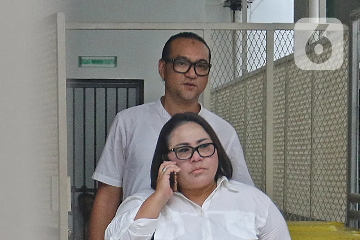 Ekspresi Nunung dan Suami Jelang Sidang Putusan Kasus Narkoba