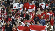 Timnas Indonesia sukses memulangkan Vietnam dari ajang Piala Asia 2023 berkat kemenangan 1-0 pada laga kedua Grup D di Abdullah Bin Khalifa Stadium, Doha, Qatar, Jumat (19/1/2024). Meski masih meyisakan satu laga lagi, namun pelaung Vietnam untuk lolos ke babak 16 besar otomatis telah tertutup. Kemenangan Timnas Garuda berkat gol penalti Asnawi Mangkualam juga tak lepas dari dukungan sekitar dua ribu suporter yang merupakan diaspora Indonesia, alias warga keturunan Indonesia yang menetap di Qatar yang hadir langsung di stadion. (AFP/Karim Jaafar)