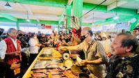 Presiden Joko Widodo atau Jokowi di Pasar Kemuning Kota Pontianak Kalimantan Barat, Selasa (29/11/2022) (Biro Pers Sekretariat Presiden)