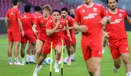 Joey Pelupessy (tengah) dan sejumlah pemain Timnas Indonesia melakukan latihan resmi menjelang laga FIFA Matchday melawan Oman di Stadion Utama Gelora Bung Karno (SUGBK), Senayan, Jakarta, Kamis (04/06/2026) WIB. (Bola.com/Bagaskara Lazuardi)