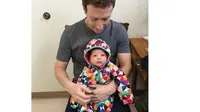 Mark Zuckerberg antar anak ke dokter untuk lakukan vaksin. (Foto: Facebook Mark Zuckerberg)