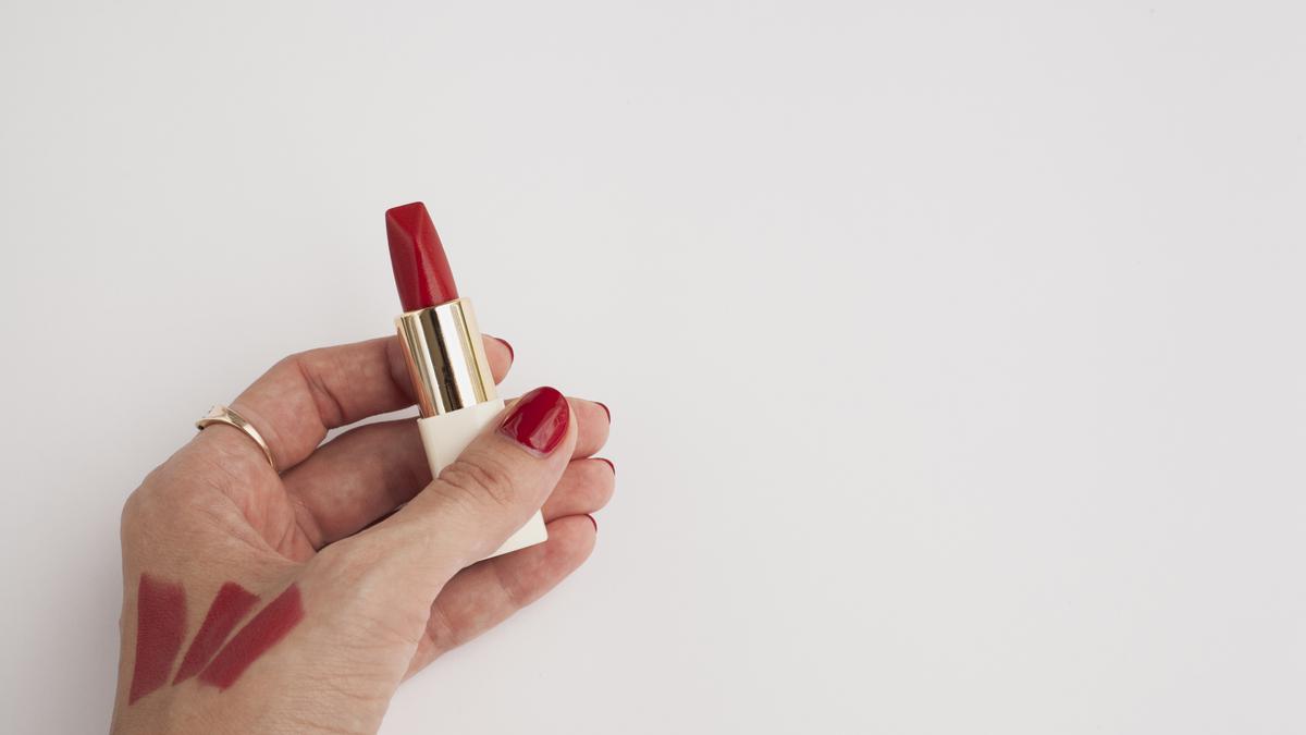 5 Zodiak yang Cocok Menggunakan Lipstik Merah, Adakah Dirimu?