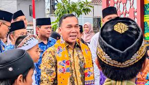 Menteri Wihaji saat tiba di SDN Pondok Bambu 11 untuk tinjau Gerakan Ayah Mengambil Rapor (GEMAR), Jakarta (19/12/2025). Foto: Liputan6.com/Ade Nasihudin.