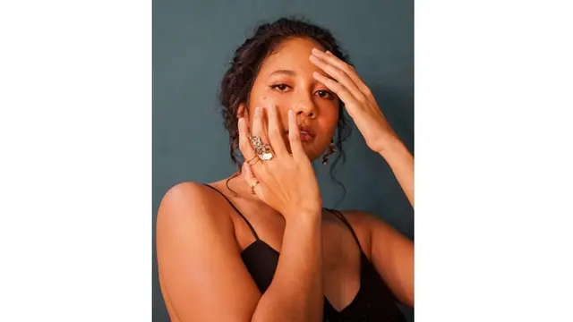 Kerap Tampil Tomboy, Ini 6 Potret Sitha Marino dengan Makeup Tebal