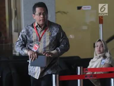 Sekjen DPR RI Indra Iskandar usai menjalani pemeriksaan di Gedung KPK, Jakarta, Kamis (16/5/2019). Indra Iskandar diperiksa sebagai saksi untuk tersangka anggota Komisi VI DPR Bowo Sidik Pangarso pada kasus dugaan suap terkait kerja sama pengangkutan pupuk melalui pelayaran (merdeka.com/Dwi Narwoko)