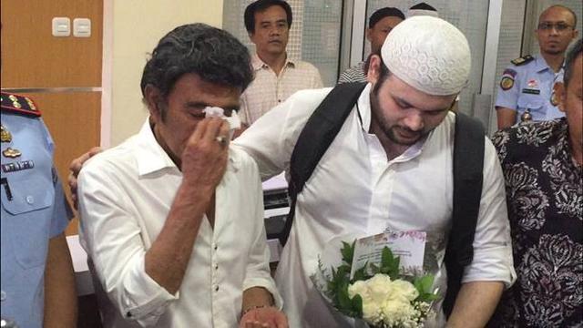 6 Momen Ridho Rhoma Bebas dari Penjara, Dijemput Sang Ayah