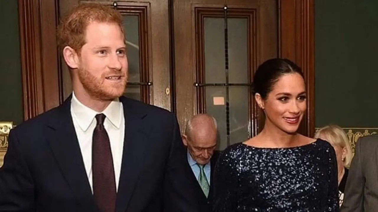 Meghan Markle Sontek Gaya Putri Diana dengan Gaun Sequin Biru