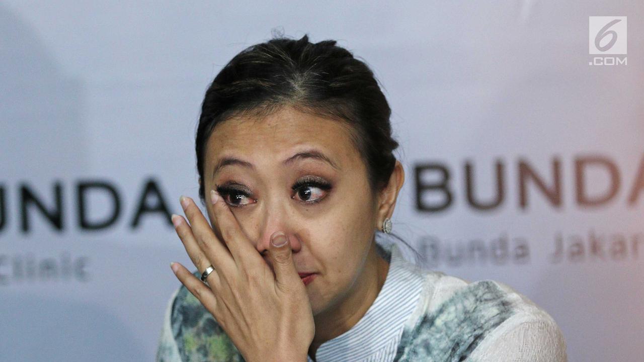 PHOTO: Usai Jalani Operasi, Anak Kedua Asri Welas Diperbolehkan Pulang 