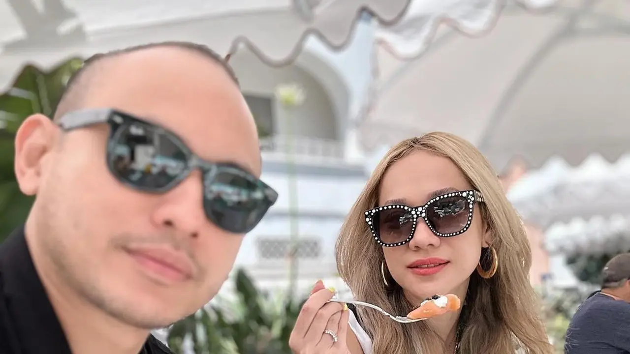 6 Gaya Musim Panas BCL Padukan Tanktop dan Bralette dengan Tas Dior Rp56 Jutaan saat Honeymoon Bareng Tiko Aryawardhana di Italia