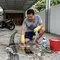Cara Menghilangkan Bekas Ban Motor di Lantai Carport Tanpa Menyikat, Cukup Pakai 7 Bahan Ini