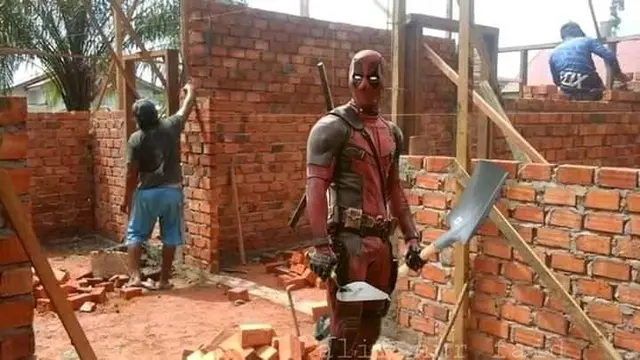 6 Baju Kuli Bangunan yang Berusaha Tampil Beda Ini Nyeleneh, Kocak