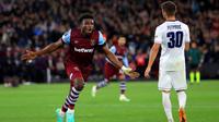 Pemain West Ham United Mohammed Kudus melakukan selebrasi usai mencetak gol ke gawang TSC Backa Topola pada pertandingan Grup A Liga Europa di Stadion London, London, Inggris, Kamis (21/9/2023). West Ham United menang 3-1. (Bradley Collyer/PA via AP)