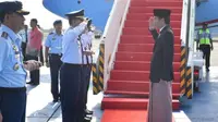 Berikut penampilan Jokowi dalam balutan kain sarong saat kunjungan kerja ke Pekalongan. (Foto:Biro Pers Kepresidenan)