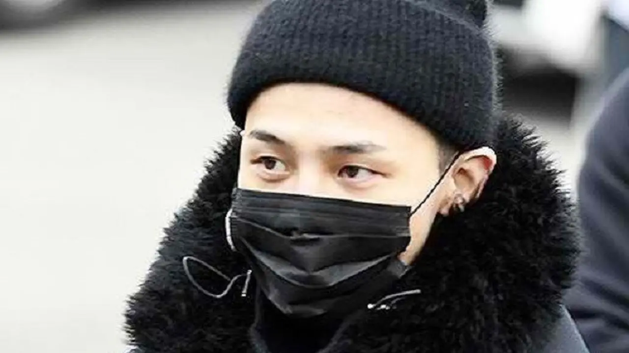 [Bintang] Seminggu Jalani Wamil, G-Dragon BigBang Kebanjiran Surat dari Fans