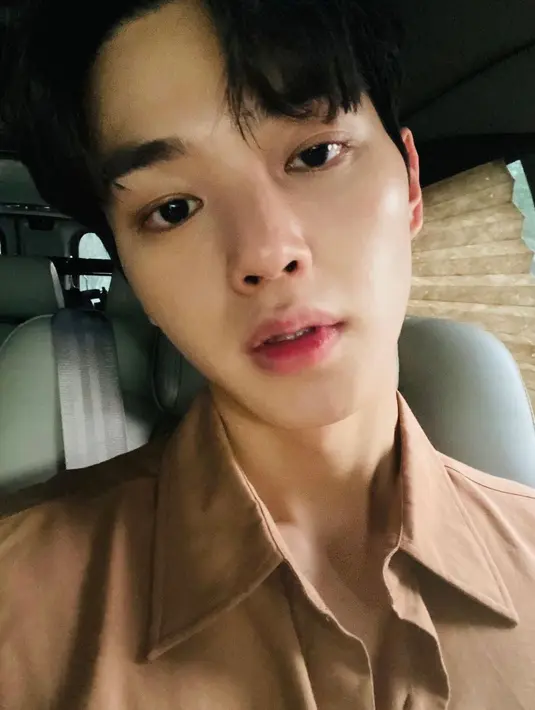 <p>Song Kang dikenal dari membintangi beberapa drama seperti LOVE ALARM, SWEET HOME, hingga NEVERTHELESS dan Forecasting Love and Weather yang sukses memikat pecinta drama korea. (FOTO: instagram.com/songkang_b)</p>