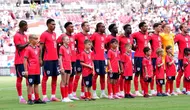 Para pemain Timnas Inggris berbaris di lapangan sebelum pertandingan persahabatan internasional antara Inggris dan Selandia Baru di Stadion Raymond James pada 6 Juni 2026 di Tampa, Florida. (Rich Storry/Getty Images via AFP)