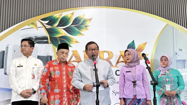 Gubernur DKI Jakarta Pramono Anung di Kawasan Pasar Minggu, Jumat (30/10/26). (Liputan6.com/Tisha Maulida)