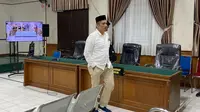 Bupati Kepulauan Meranti non aktif Muhammad Adil usai menjalani sidang vonis terhadap 3 kasus korupsi yang dilakukannya. (Liputan6.com/M Syukur)