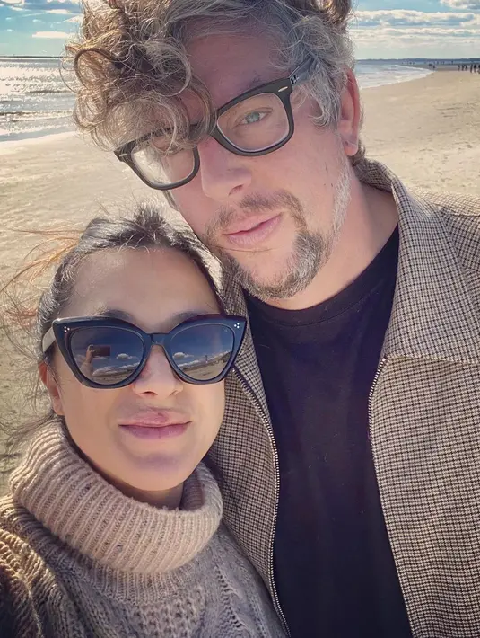 <p>Michelle Branch dengan Sang Suami, Patrick Carney. (Instagram/ michellebranch)</p>