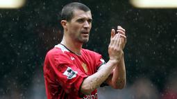 Roy Keane. Gelandang legenda ini didatangkan dari Nottingham Forest dengan nilai 3,75 juta pound pada musim 1993/1994. Total 12,5 musim bersama Manchester United, ia tampil dalam 480 laga dengan mencetak 51 gol. Ia dilepas gratis ke Celtic pada 2005 saat kontraknya berakhir. (Foto: AP/Jon Super)