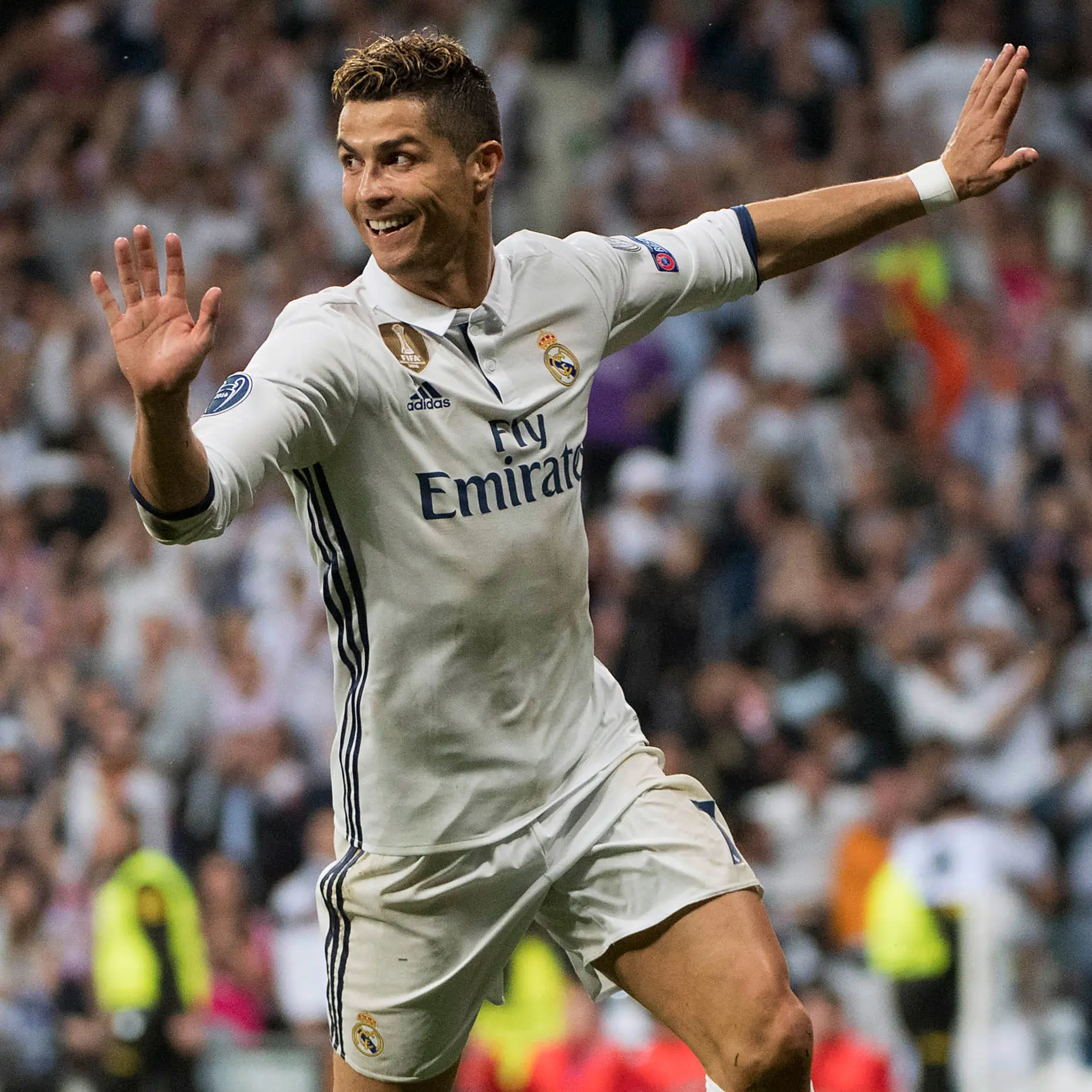 Cristiano Ronaldo selalu mampu menghibur pemujanya di setiap pertandingan. (AFP)