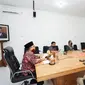 Ketua Umum Apkasi Abdullah Azwar Anas saat mengikuti rapat koordinasi Pilkada serentak secara virtual bersama Menkopolhukam Mahfud MD, Menteri Dalam Negeri Tito Karnavian, Ketua Bawaslu RI Abhan, sejumlah komisioner KPU, dan Ketua DKPP Prof. Muhammad.