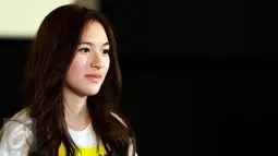 Punpun Sutatta Udomsilp tampil casual dengan kaos putih saat menghadiri acara jumpa artis Thailand pemeran film May Who? di Grand Indonesia, Jakarta, Sabtu (24/10/2015). Punpun menjadi May Nhai, tokoh utama dalam film May Who?(Liputan6.com/Yoppy Renato)  