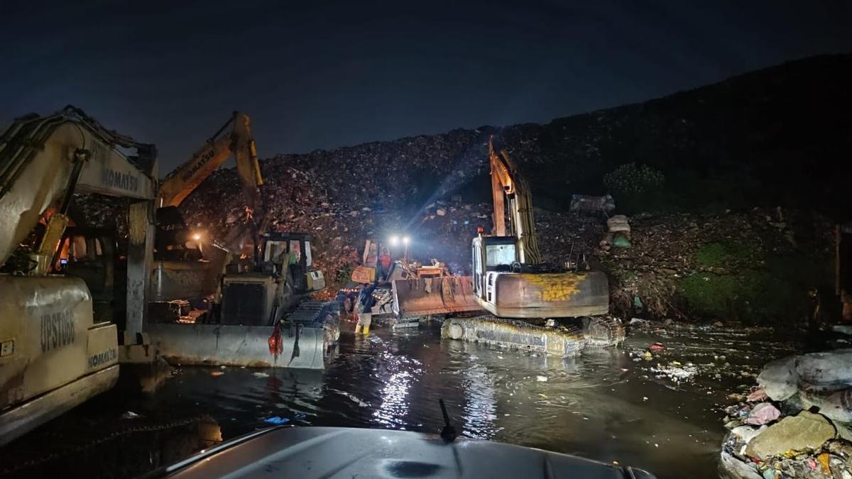 DKI Jakarta Hentikan Sementara Pengiriman Sampah ke Bantargebang Imbas Longsor
