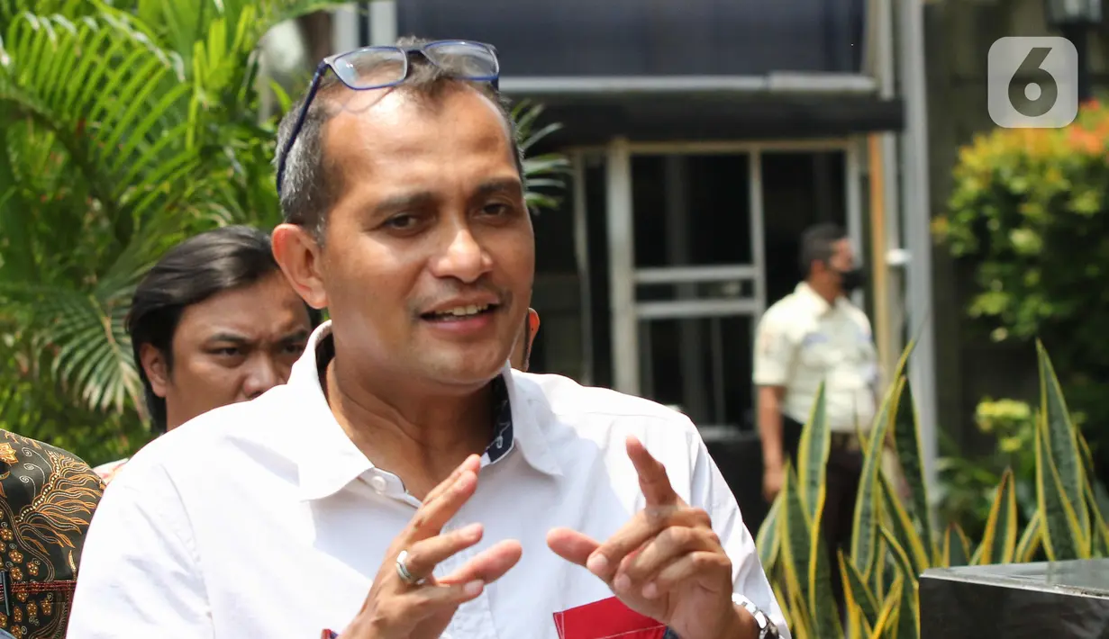 Atas laporan IPW itu, asisten pribadi (aspri) Wamenkumham Edward Omar Sharif Hiariej, Yogi Arie Rukmana, lantas mendatangi Bareskrim Polri.  (Liputan6.com/Herman Zakharia)