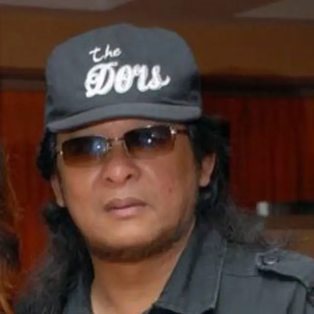 pic Deddy Dores Tanpa Kacamata berkat tangan dingin deddy dores