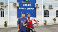 Gowes ke Tanah Suci Mekah Mekah, Pria Ini Selipkan Kampanye Usut Tragedi Kanjuruhan (Dewi Divianta/Liputan6.com)