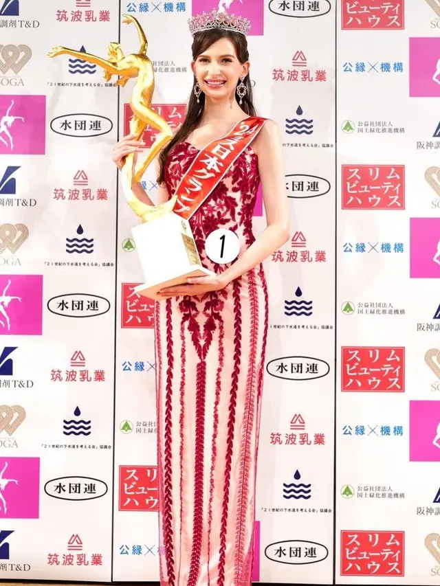 Carolina Shiino Miss Jepang Terbaru Berparas Bule