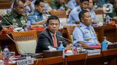 Wakil Menteri Pertahanan (Wamenhan) Letjen TNI Muhamad Herindra bersama jajaran beserta KASAD, KASAU dan KASAL mengikuti rapat kerja dengan Komisi I DPR RI di Kompleks Parlemen Senayan, Jakarta, Rabu (7/6/2023). (Liputan6.com/Faizal Fanani)