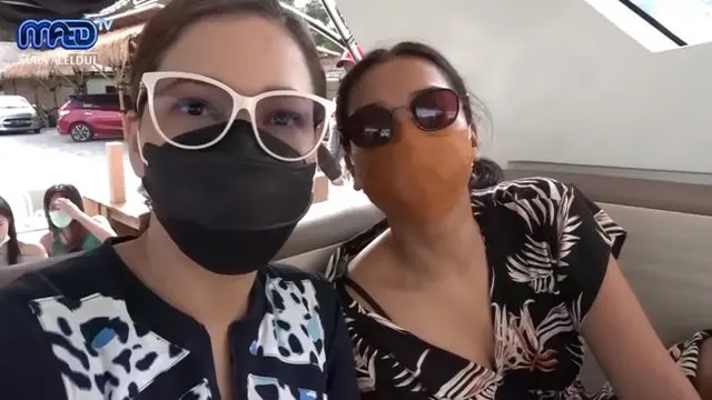 6 Momen Maia Estianty Liburan Bareng Mey Chan dan Richard Kyle, Kehujanan di Tengah Laut