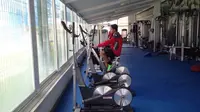Evan Dimas Darmono berlatih di gym untuk meningkatkan power selama trial dengan Espanyol B. (Liputan6.com/istimewa)