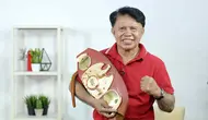 Petinju juara dunia pertama asal Indonesia, Ellyas Pical. (Liputan6.com/Herman Zakharia)