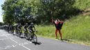 Penonton asal Jerman yang dikenal dengan sebutan El Diablo selalu hadir dalam perhelatan Tour de France. (AFP/Kenzo Tribouillard)