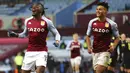 Pemain Aston Villa, Bertrand Traore, melakukan selebrasi usai mencetak gol ke gawang Newcastle United pada laga Liga Inggris di Stadion Villa Park, Sabtu (23/1/2021). Aston Villa menang dengan skor 2-0. (Clive Brunskill/Pool via AP)