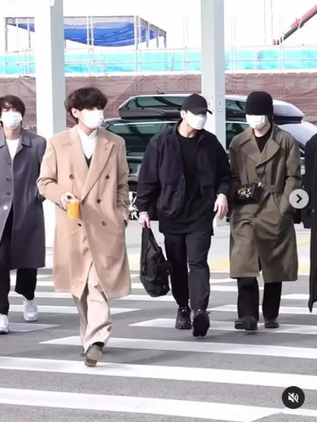Tampilan Member BTS di Bandara Jelang Konser di Amerika Dipuji Vogue
