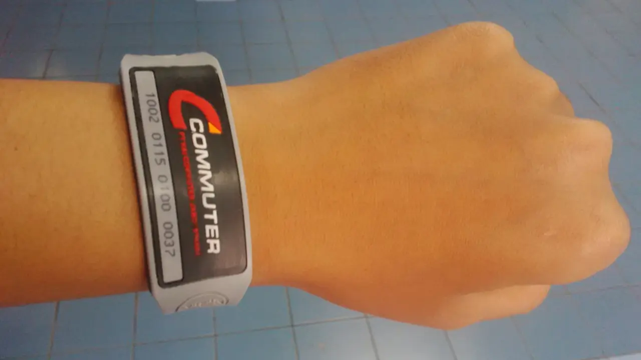 e-Ticket KRL Bentuk Gelang