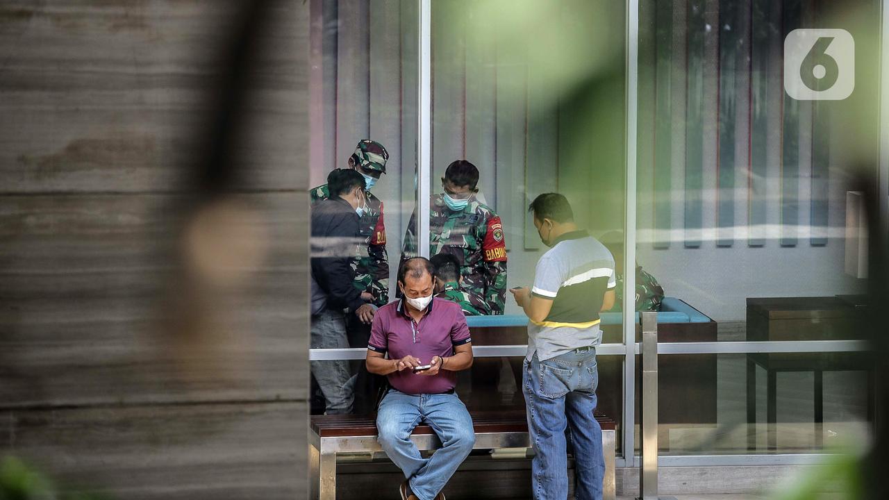 FOTO: Polisi dan Tentara Jaga Hotel Tempat Karantina Warga India