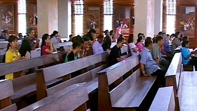 Tanpa Listrik, Misa di Gereja Stella Maris Terganggu